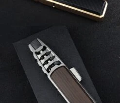 Merkloos Turbo Jetflame Aansteker - Gasbrander - Vuurwerk Torch - Crème Brûlée Brander - BBQ En Sigaren Aansteker - Windproof - Walnoothout Met Grijze Metalen Behuizing -Optimaal Barbecue Winkel 1200x1028 5