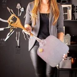 Boska Pizzaschep Barbecue - Kort Handvat - Stabiel - Aluminium - Eikenhout - BBQ Accessoires 26 Boska Pizzaschep Barbecue - Kort Handvat - Stabiel - Aluminium - Eikenhout - BBQ Accessoires -Optimaal Barbecue Winkel 1200x1200 368