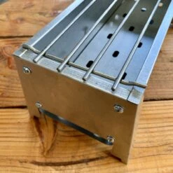 Spiedini Saté-bbq Bali 40 Mini - Kleine, Smalle Houtskoolbarbecue Met Horizontaal Rooster Voor Sate Of Andere Spiesjes - 40 Cm Lang, 11 Cm Breed, 14 Cm Hoog - Ideaal Voor Tuin- Of Open Haard, Of Balkon - Materiaal: Gealuminiseerd Ijzer -Optimaal Barbecue Winkel 1200x1200 4