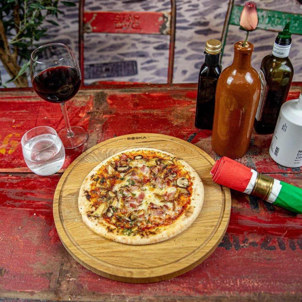 Boska Pizzaplank Friends L - BBQ Accessoires - Eikenhout - Handige Opvanggeul - Ø 34 Cm 10 Boska Pizzaplank Friends L - BBQ Accessoires - Eikenhout - Handige Opvanggeul - Ø 34 Cm - Afbeelding 10