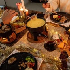 Boska Pizzaplank Friends L - BBQ Accessoires - Eikenhout - Handige Opvanggeul - Ø 34 Cm 27 Boska Pizzaplank Friends L - BBQ Accessoires - Eikenhout - Handige Opvanggeul - Ø 34 Cm -Optimaal Barbecue Winkel 1200x1200 538