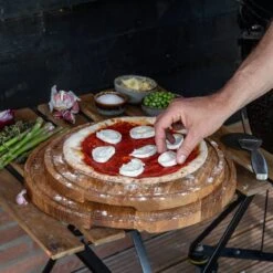 Boska Pizzaplank Friends L - BBQ Accessoires - Eikenhout - Handige Opvanggeul - Ø 34 Cm 30 Boska Pizzaplank Friends L - BBQ Accessoires - Eikenhout - Handige Opvanggeul - Ø 34 Cm -Optimaal Barbecue Winkel 1200x1200 541