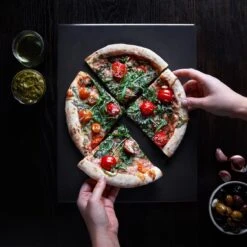 Navaris Pizzasteen XL Voor Oven En Barbecue - Rechthoekige Pizzaplaat 38 X 30 Cm - Inclusief Receptenboek - Keramisch Geglazuurd - Zwart -Optimaal Barbecue Winkel 1200x1200 663