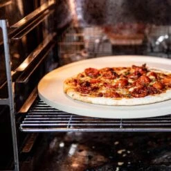 Boska Pizzasteen Deluxe - Voor Oven & BBQ - Knapperige Pizza's - Ø 29.5 Cm - BBQ Accessoires 36 Boska Pizzasteen Deluxe - Voor Oven & BBQ - Knapperige Pizza's - Ø 29.5 Cm - BBQ Accessoires -Optimaal Barbecue Winkel 1200x1200 774