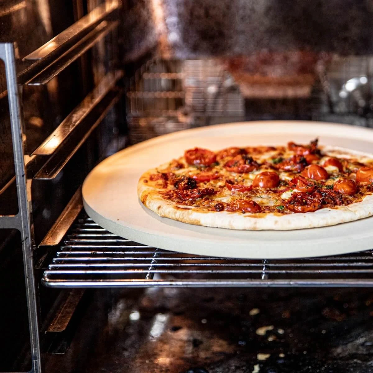 Boska Pizzasteen Deluxe - Voor Oven & BBQ - Knapperige Pizza's - Ø 29.5 Cm - BBQ Accessoires 18 Boska Pizzasteen Deluxe - Voor Oven & BBQ - Knapperige Pizza's - Ø 29.5 Cm - BBQ Accessoires - Afbeelding 18