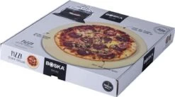 Boska Pizzasteen Deluxe L - Voor Oven & BBQ - Knapperige Pizza's - Ø 35 Cm - BBQ Accessoires -Optimaal Barbecue Winkel 1200x667 1