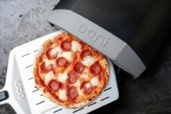 Ooni Pizzaschep Aluminium - Perforated Pizza Peel 12 Inch -Optimaal Barbecue Winkel 1200x800 59