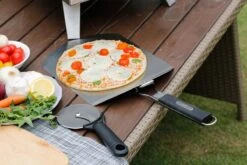 Bighorn Pizzaschep Voor BBQ En Oven-Inklapbare Handgreep -Pizzasnijder- Edelstaal -geschikt Als Broodschep En Ovenschep - SRPT01 10 Bighorn Pizzaschep Voor BBQ En Oven-Inklapbare Handgreep -Pizzasnijder- Edelstaal -geschikt Als Broodschep En Ovenschep - SRPT01 -Optimaal Barbecue Winkel 1200x800 67