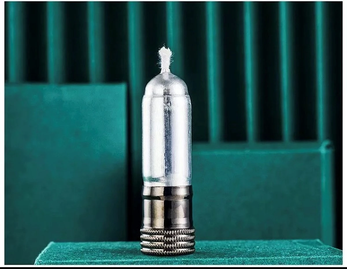 Merkloos Aansteker Metaal In De Kleur Silver Op Benzine 3 Merkloos Aansteker Metaal In De Kleur Silver Op Benzine - Afbeelding 3