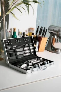 Sens Design BBQ Accesoires - 18 Delig - BBQ Gereedschapset Koffer -Optimaal Barbecue Winkel 800x1200 15