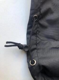 Merkloos Kamado BBQ Large Beschermhoes Cover Tot 25" Inch - Hoes Zwart Groot - O.a. Big Green Egg, Grill Guru, Kamado Joe Classic, Patton, The Bastard, Takumi, Tarrington House 7 Merkloos Kamado BBQ Large Beschermhoes Cover Tot 25" Inch - Hoes Zwart Groot - O.a. Big Green Egg, Grill Guru, Kamado Joe Classic, Patton, The Bastard, Takumi, Tarrington House -Optimaal Barbecue Winkel 899x1200 11