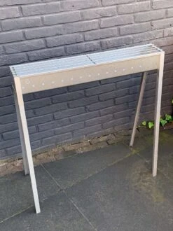 Spiedini Saté-bbq Bali 80 - Saté Houtskoolbarbecue Met Horizontaal Rooster - 80 Cm Lang, 11 Cm Breed - Materiaal: Gealuminiseerd Ijzer -Optimaal Barbecue Winkel 899x1200 2