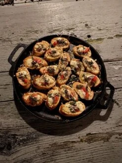 Valhal Outdoor Skillet / Plancha / Koekenpan - Gietijzer - Diameter 35cm, Twee Handvatten, VH35F -Optimaal Barbecue Winkel 900x1200 21